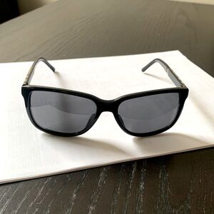 Burberry black sunglasses style B4181 unisex novacheck logo